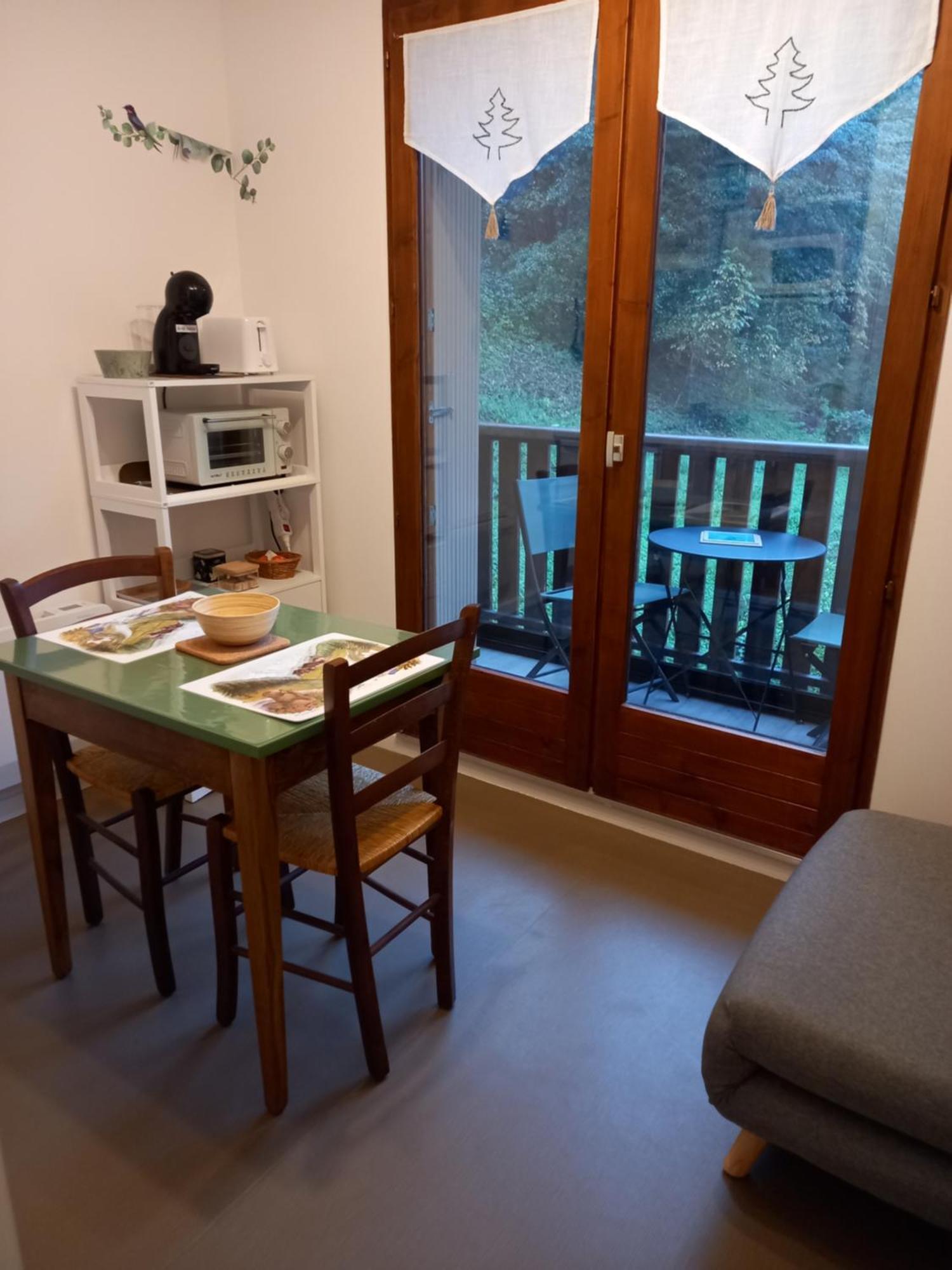 Petit Nid Douillet , T1 Avec Cuisine Independante, Au Calme, Proche Centre * Bagnères-de-Luchon
