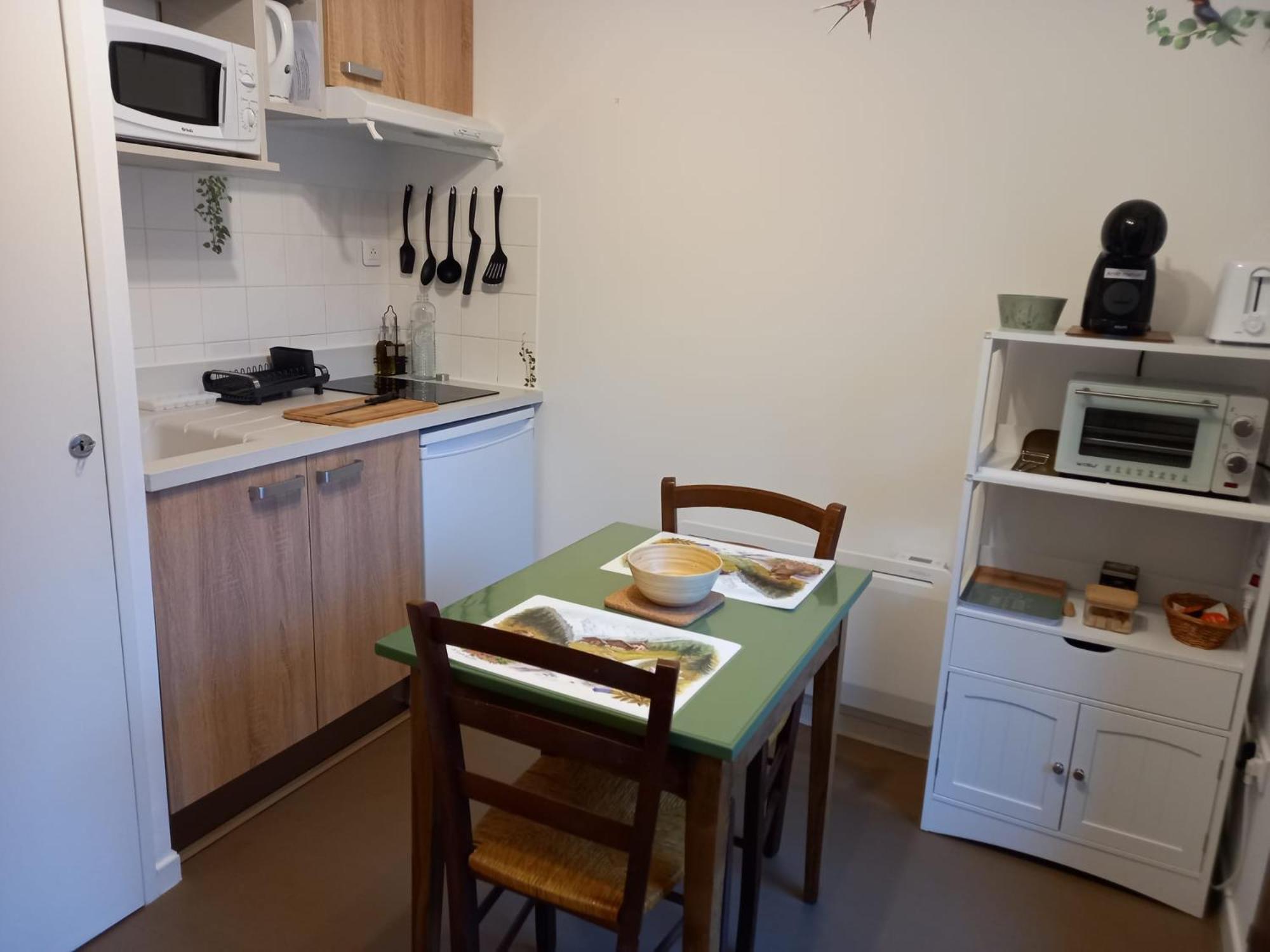 Appartement Petit Nid Douillet , T1 Avec Cuisine Independante, Au Calme, Proche Centre *